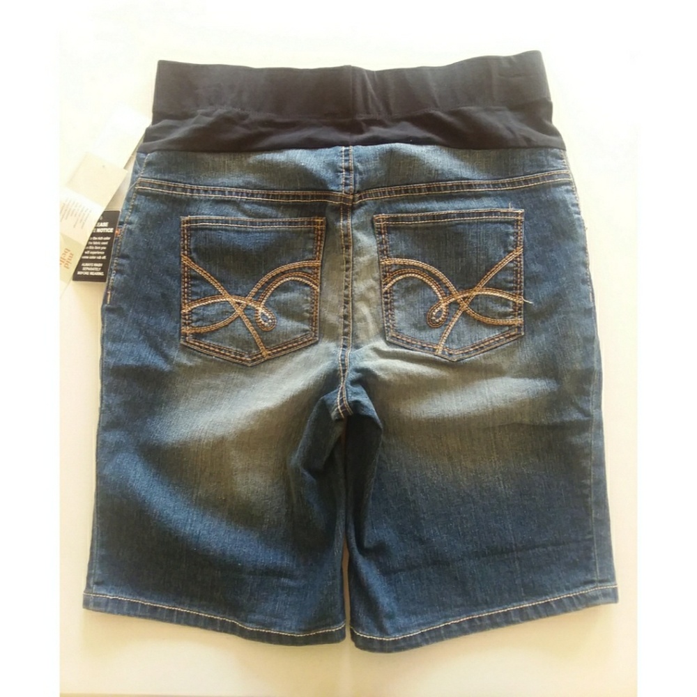NWT Size S Maternity Shorts
